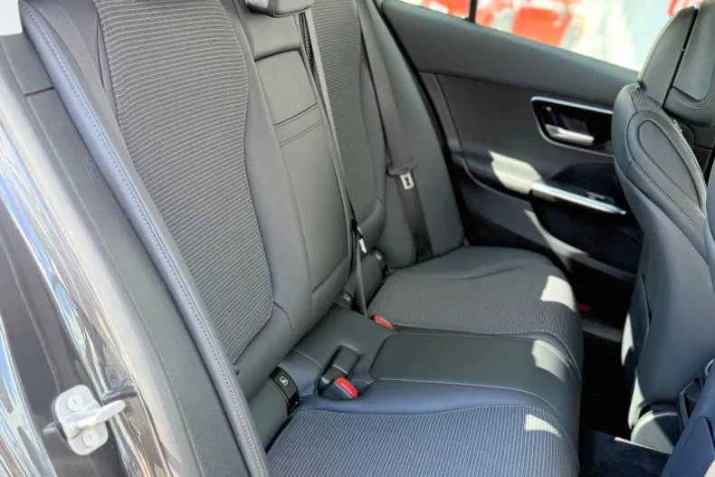 Mercedes-Benz C din 2024 cu 6.800 km - oferta MER136529 - foto 16