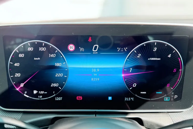 Mercedes-Benz C din 2024 cu 8.200 km - oferta MER136531 - foto 8