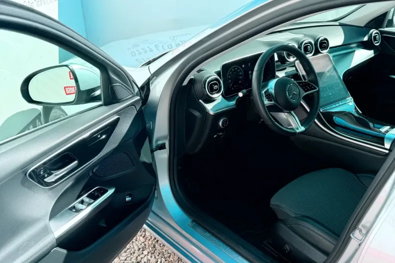Mercedes-Benz C din 2024 cu 8.200 km - oferta MER136531 - foto 9