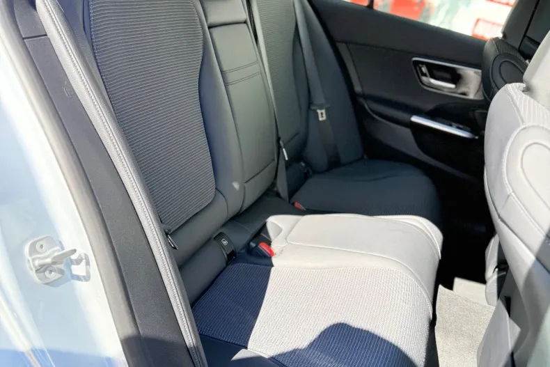 Mercedes-Benz C din 2024 cu 8.200 km - oferta MER136531 - foto 16