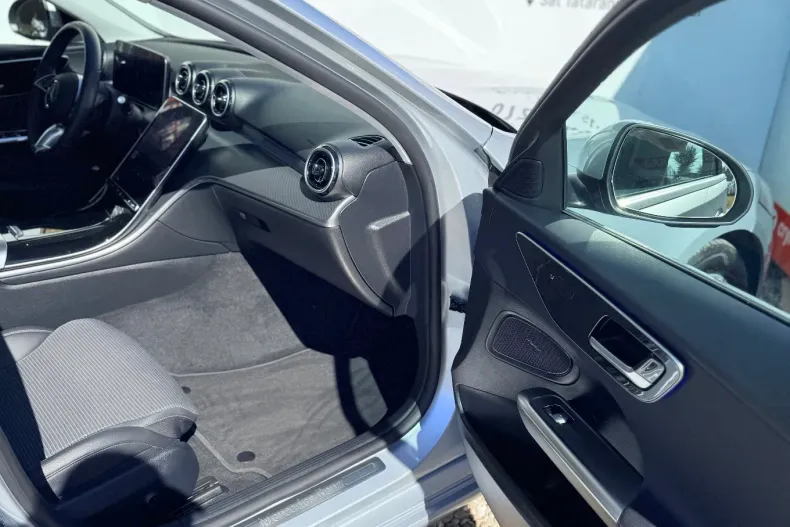 Mercedes-Benz C din 2024 cu 8.200 km - oferta MER136531 - foto 17