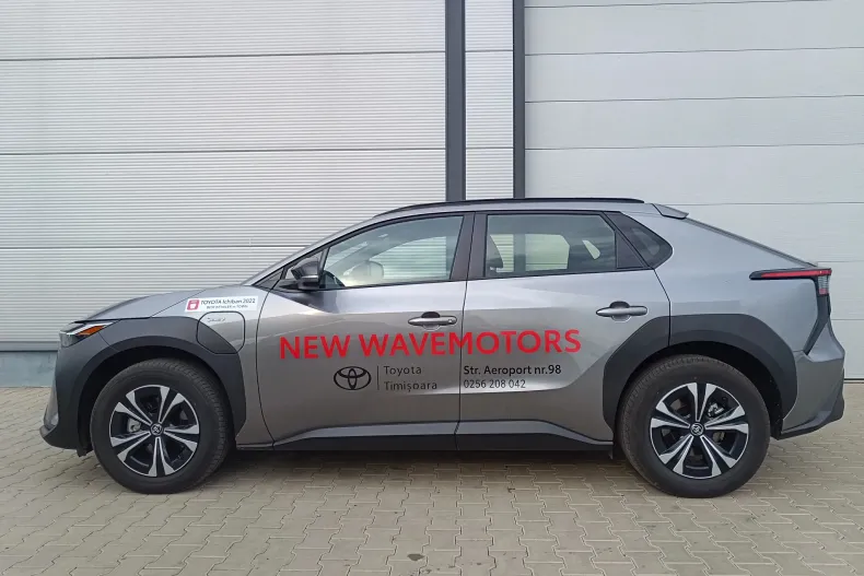 Toyota bZ4X din 2024 cu 6.900 km - oferta TOY136547 - foto 2
