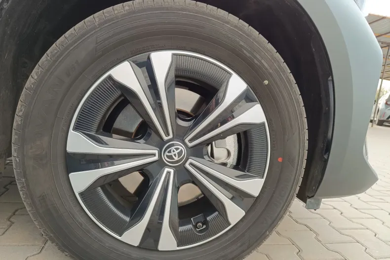 Toyota bZ4X din 2024 cu 6.900 km - oferta TOY136547 - foto 6