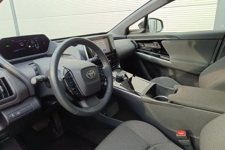 Toyota bZ4X din 2024 cu 6.900 km - oferta TOY136547 - foto 7