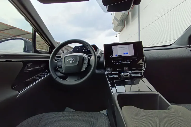 Toyota bZ4X din 2024 cu 6.900 km - oferta TOY136547 - foto 8