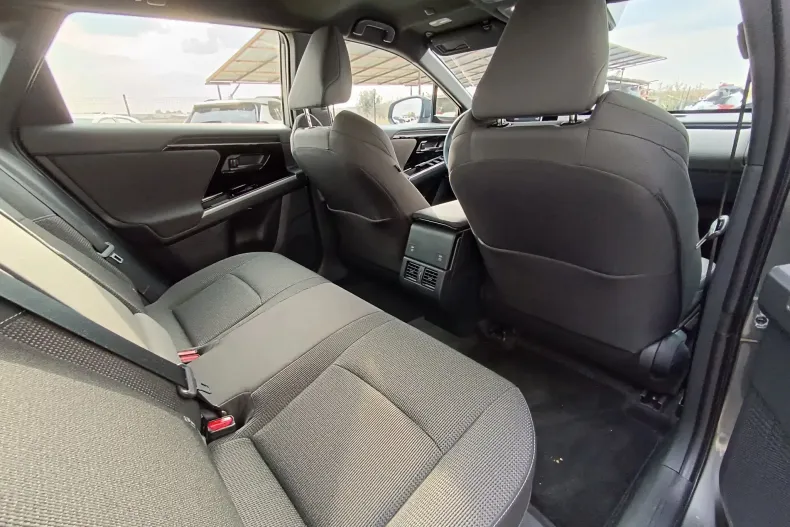 Toyota bZ4X din 2024 cu 6.900 km - oferta TOY136547 - foto 11