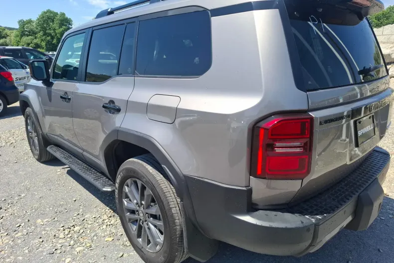 Toyota Land Cruiser 250 din 2024 cu 150 km - oferta TOY136576 - foto 2