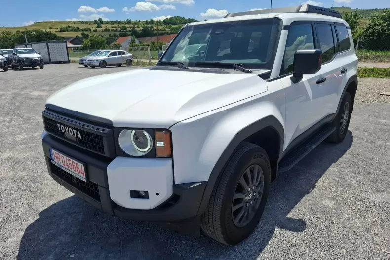 Toyota Land Cruiser 250 din 2024 cu 10.561 km - oferta TOY136578 - foto 1