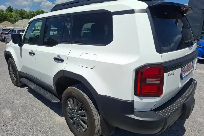 Toyota Land Cruiser 250 din 2024 cu 10.561 km - oferta TOY136578 - foto 2