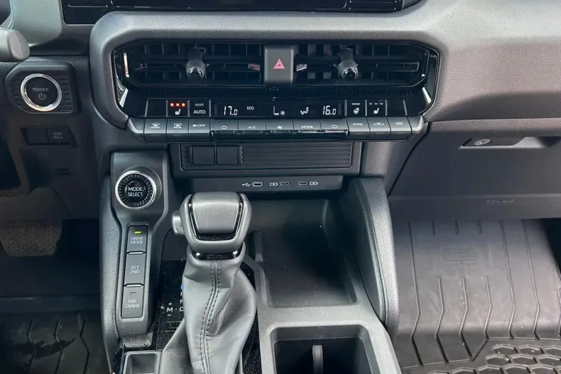 Toyota Land Cruiser 250 din 2024 cu 10.561 km - oferta TOY136578 - foto 19