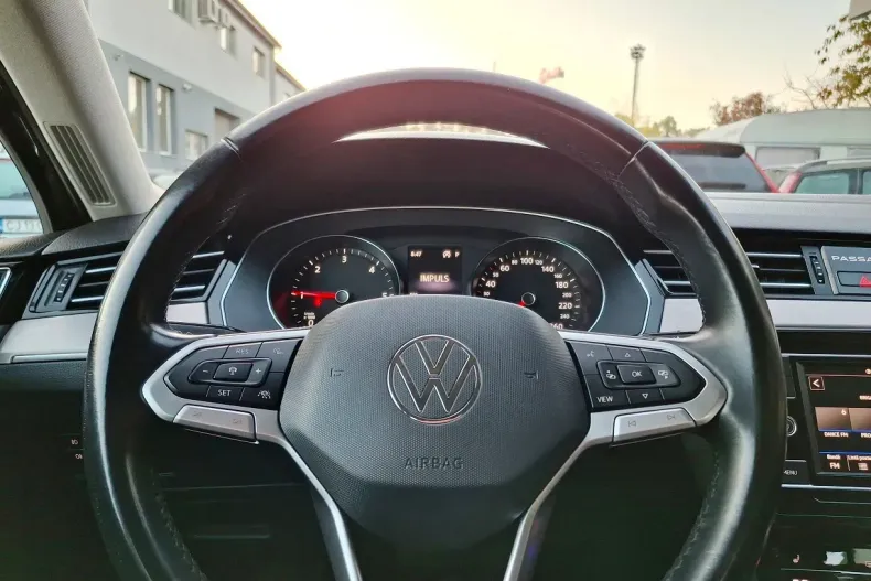 Volkswagen Passat din 2021 cu 102.891 km - oferta VOL136622 - foto 13