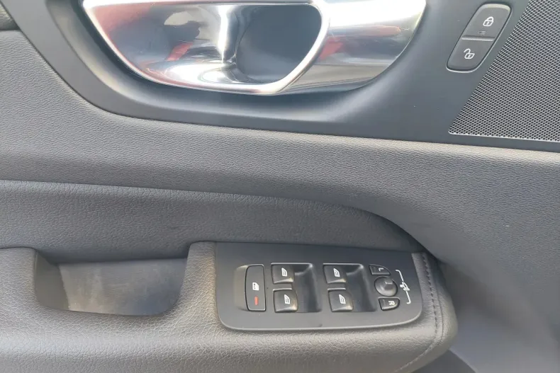 Volvo XC60 din 2021 cu 92.623 km - oferta VOL136628 - foto 13