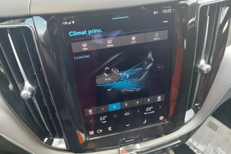 Volvo XC60 din 2021 cu 92.623 km - oferta VOL136628 - foto 25