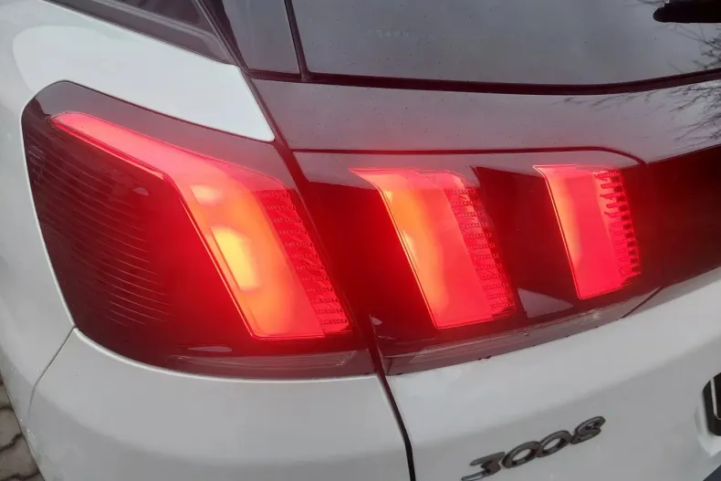 Peugeot 3008 din 2019 cu 125.008 km - oferta PEU136630 - foto 28