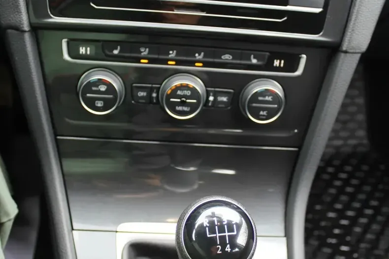 Volkswagen Golf din 2019 cu 96.806 km - oferta VOL136631 - foto 17