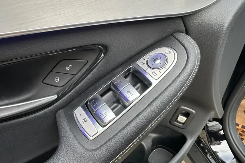 Mercedes-Benz GLC 200 din 2022 cu 35.900 km - oferta MER136671 - foto 9