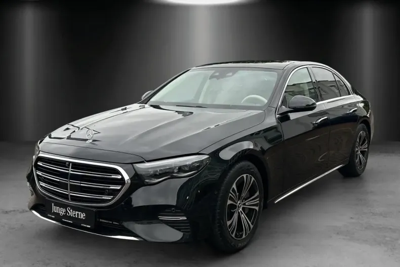 Mercedes-Benz E 220 din 2023 cu 9.986 km - oferta MER136688 - foto 1