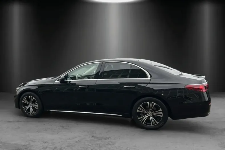 Mercedes-Benz E 220 din 2023 cu 9.986 km - oferta MER136688 - foto 2