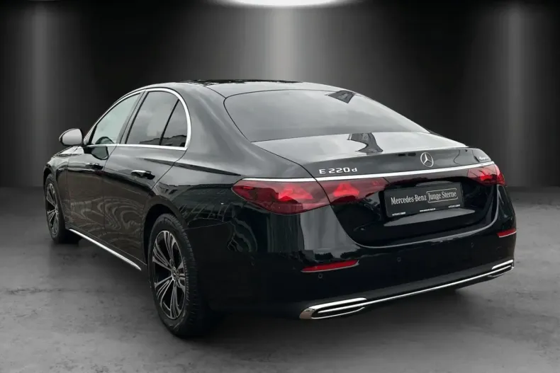 Mercedes-Benz E 220 din 2023 cu 9.986 km - oferta MER136688 - foto 3