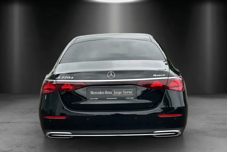 Mercedes-Benz E 220 din 2023 cu 9.986 km - oferta MER136688 - foto 4