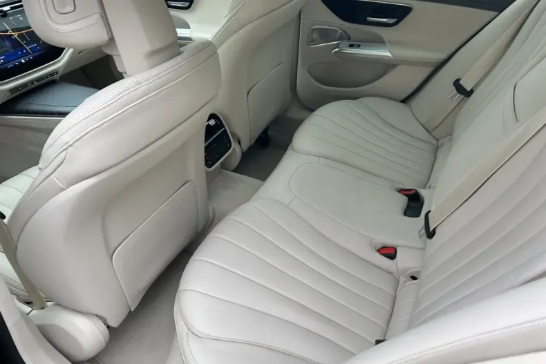 Mercedes-Benz E 220 din 2023 cu 9.986 km - oferta MER136688 - foto 8