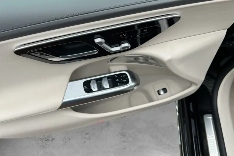 Mercedes-Benz E 220 din 2023 cu 9.986 km - oferta MER136688 - foto 12