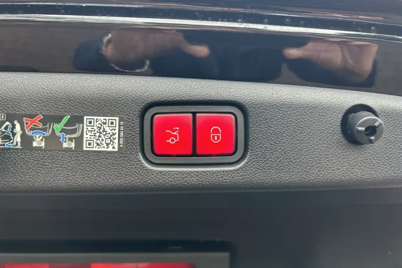 Mercedes-Benz E 220 din 2023 cu 9.986 km - oferta MER136688 - foto 15