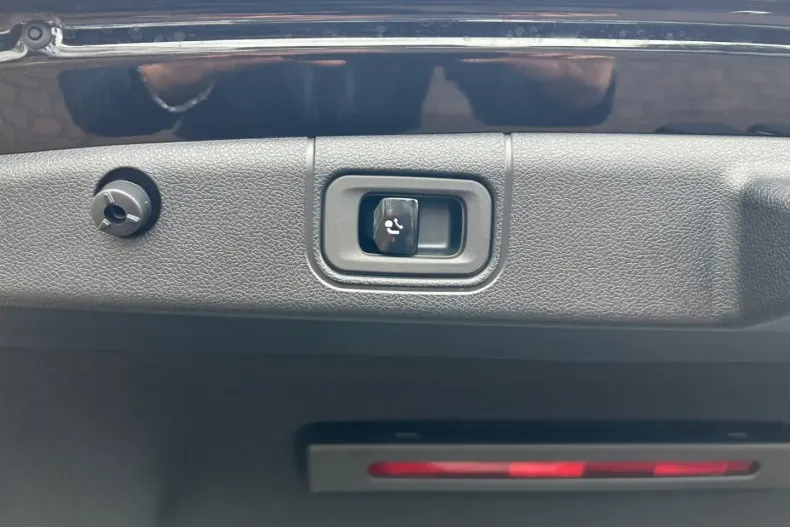 Mercedes-Benz E 220 din 2023 cu 9.986 km - oferta MER136688 - foto 16