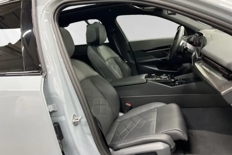 BMW 530 din 2024 cu 7.990 km - oferta BMW136730 - foto 7