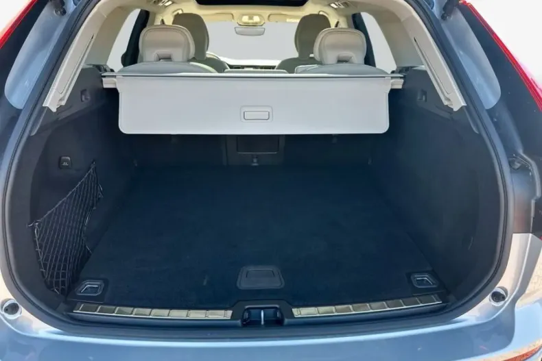 Volvo XC60 din 2024 cu 10.359 km - oferta VOL136762 - foto 8