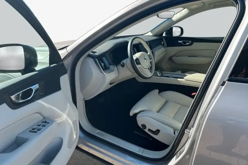 Volvo XC60 din 2024 cu 10.359 km - oferta VOL136762 - foto 9