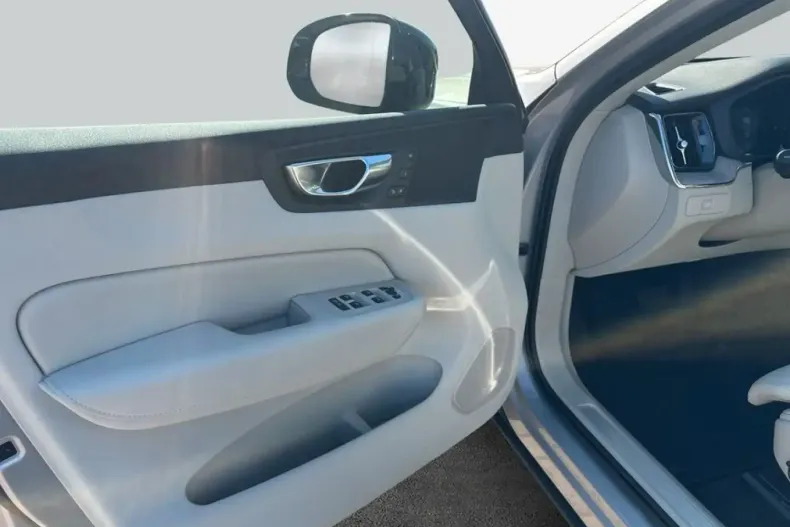 Volvo XC60 din 2024 cu 10.359 km - oferta VOL136762 - foto 15