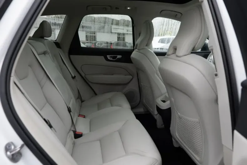 Volvo XC60 din 2023 cu 37.768 km - oferta VOL136767 - foto 6