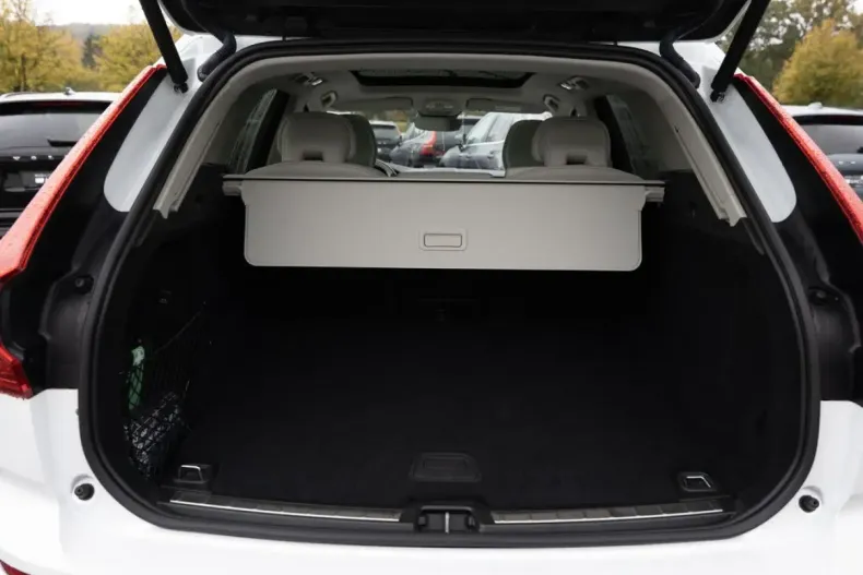 Volvo XC60 din 2023 cu 37.768 km - oferta VOL136767 - foto 8