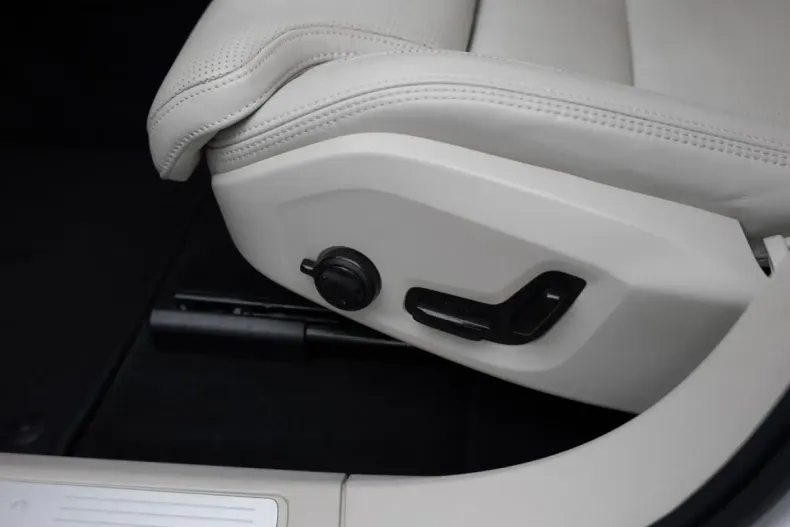 Volvo XC60 din 2023 cu 37.768 km - oferta VOL136767 - foto 24