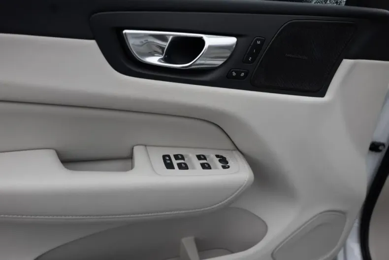 Volvo XC60 din 2023 cu 37.768 km - oferta VOL136767 - foto 26