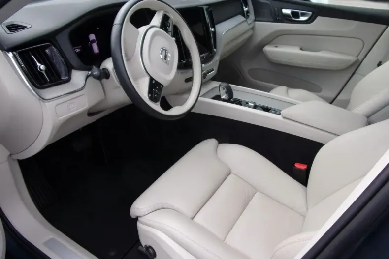 Volvo XC60 din 2023 cu 30.700 km - oferta VOL136768 - foto 3