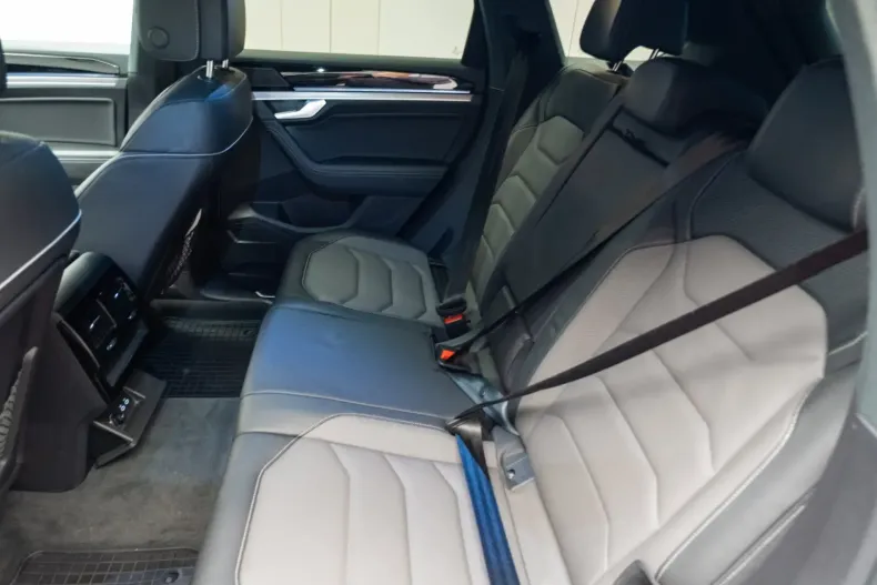 Volkswagen Touareg din 2021 cu 65.500 km - oferta VOL136796 - foto 25