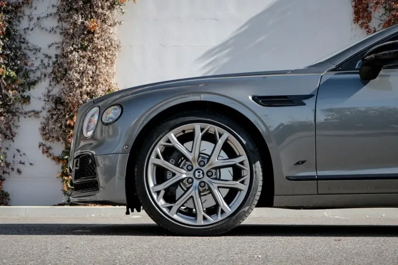 Bentley Flying Spur din 2024 cu 6.700 km - oferta BEN136797 - foto 4