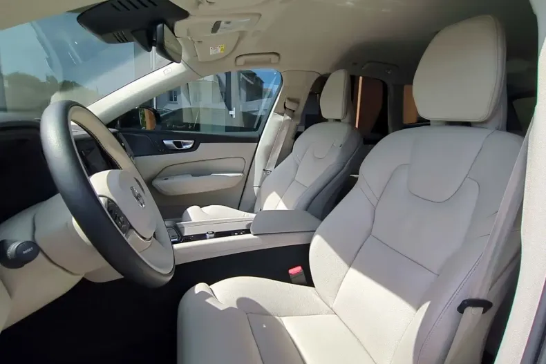 Volvo XC60 din 2023 cu 33.500 km - oferta VOL136799 - foto 8