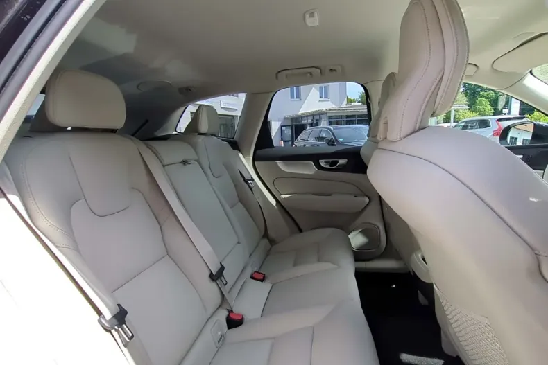 Volvo XC60 din 2023 cu 33.500 km - oferta VOL136799 - foto 10