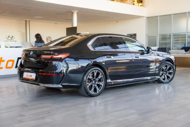 BMW 750e din 2023 cu 83.294 km - oferta BMW136821 - foto 8