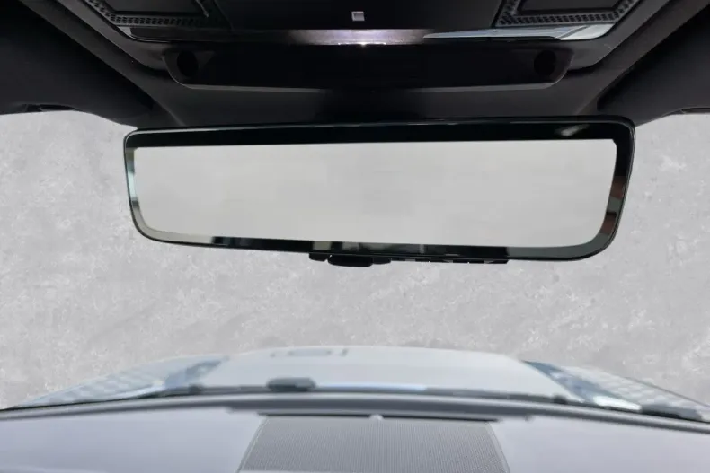 Land Rover Defender din 2024 cu 5.276 km - oferta LAN136882 - foto 8