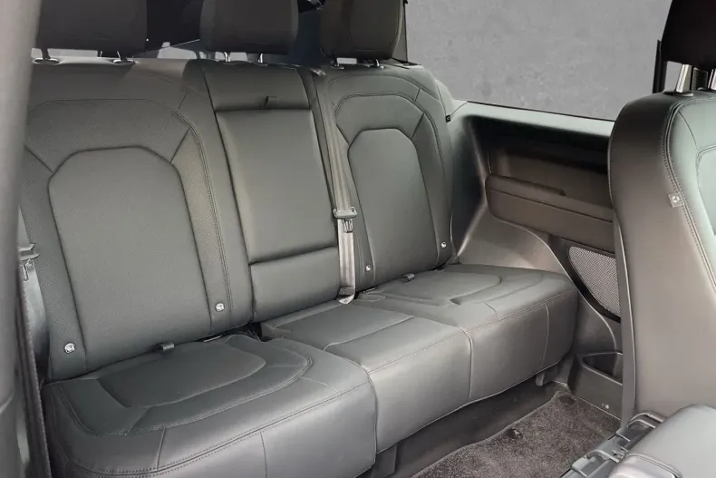 Land Rover Defender din 2024 cu 5.276 km - oferta LAN136882 - foto 9