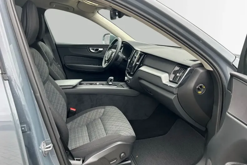 Volvo XC60 din 2022 cu 37.300 km - oferta VOL136887 - foto 3