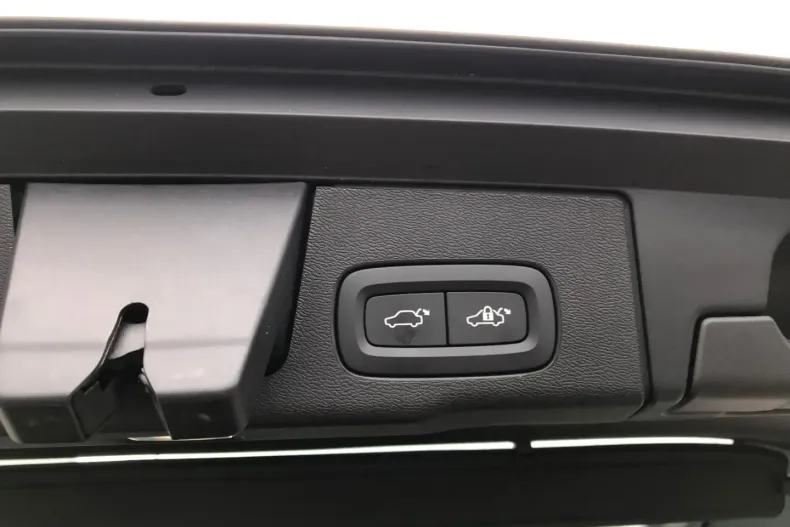 Volvo XC60 din 2021 cu 13.700 km - oferta VOL136897 - foto 19