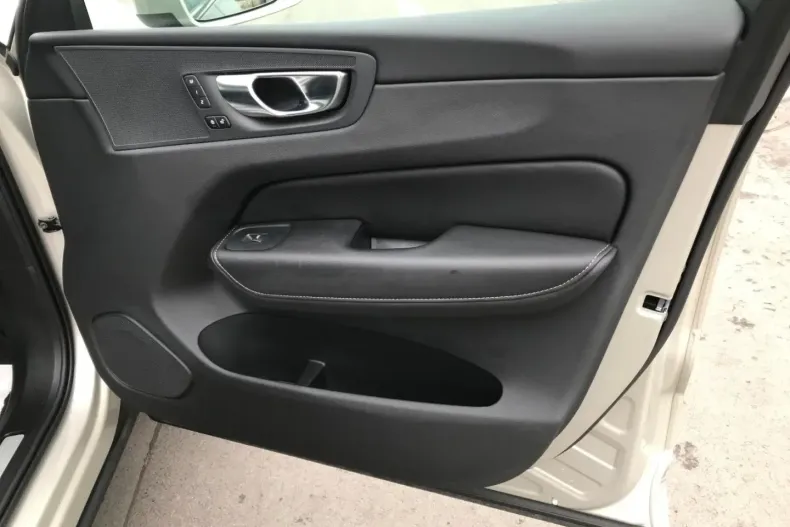 Volvo XC60 din 2021 cu 13.700 km - oferta VOL136897 - foto 23