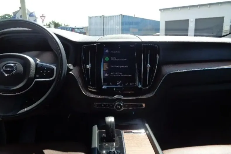 Volvo XC60 din 2021 cu 61.000 km - oferta VOL136898 - foto 9