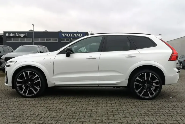 Volvo XC60 din 2021 cu 40.685 km - oferta VOL136911 - foto 3