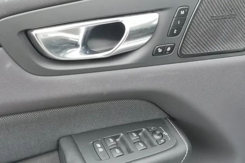 Volvo XC60 din 2021 cu 40.685 km - oferta VOL136911 - foto 18